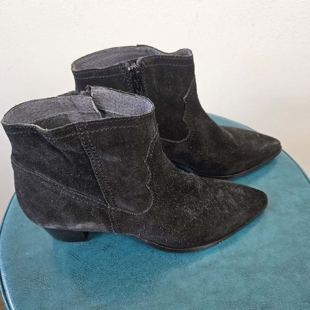 Seychelles black Suede Pointy Toe Side Zipper Booties Size 8.5